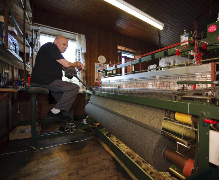 DSC 9756 Harris Tweed Weaver In Tarbert Harris