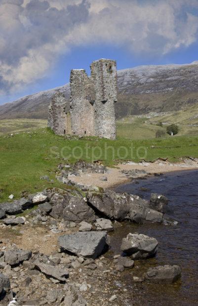 I5D4503 Ardvreck Castle Ruins Loch Assynt NW Highlands
