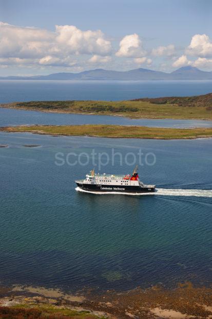 DSC 2106 MV Finlaggan Passes Ardpatrick Peninsula With Hills Of Jura In View