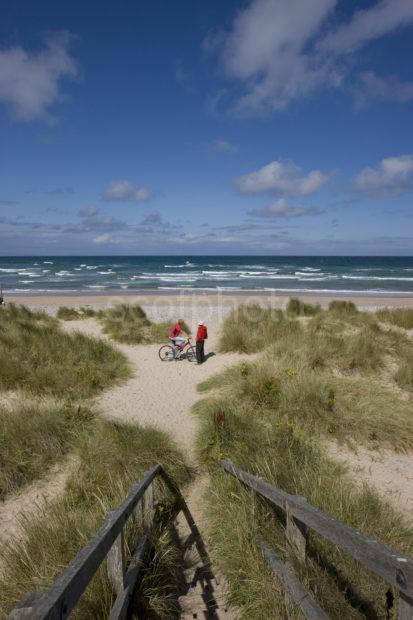 0I5D0780 Tourists On Magnificent Beach Nr Findhorn Morayshire