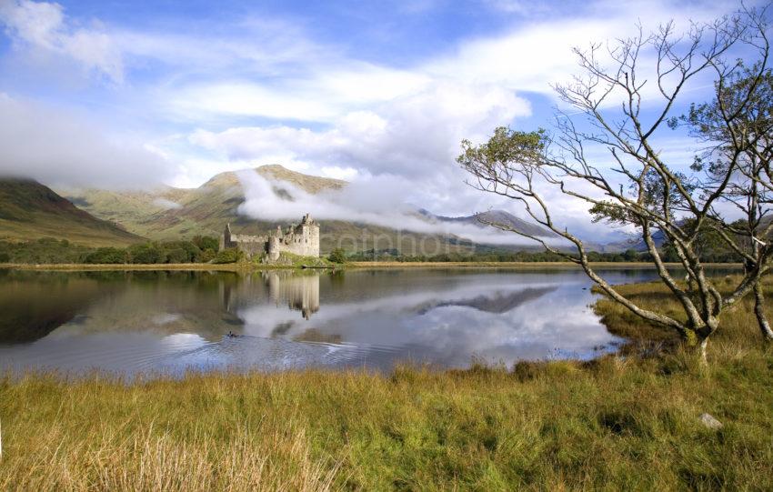 WY3Q0237 Kilchurn Castle Mist Oct 06