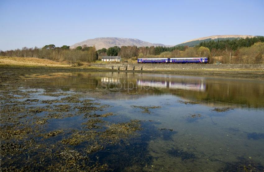 WY3Q2803 156 Sprinter Loch Eil