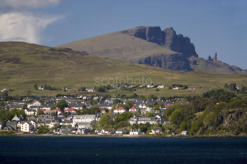 WY3Q8391 Portree And Storr Rock Skye