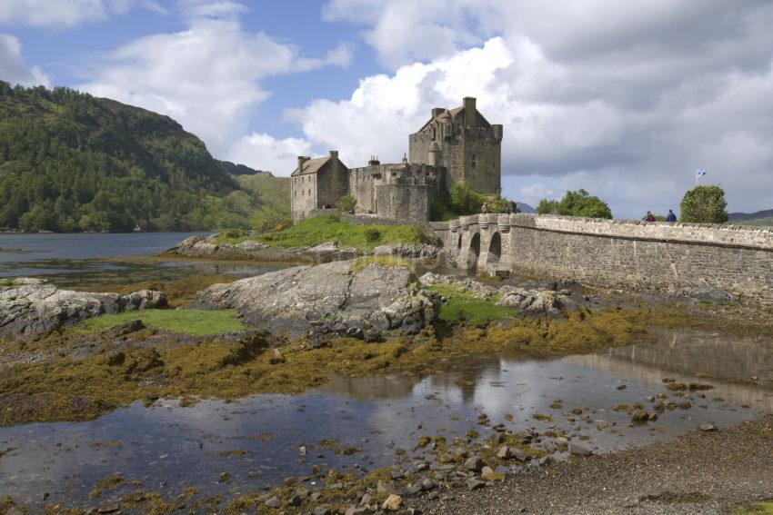 Y3Q9935 Eilean Donan Castle From Shore Of Loch Duich