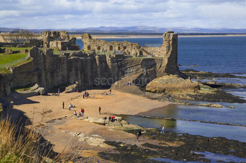 WY3Q9496 The Castle Ruins And Shore St Andrews