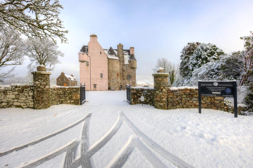 DSC 5017 BARCALDINE CASTLE IN SNOW