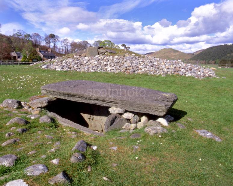 Neolothic Buriel Cairn At Nether Largie South Of Kilmartin Argyll