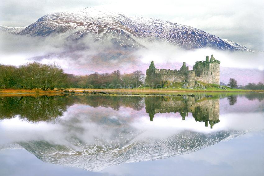 K78 Kilchurn Castle Misty Winter Scene L Awe