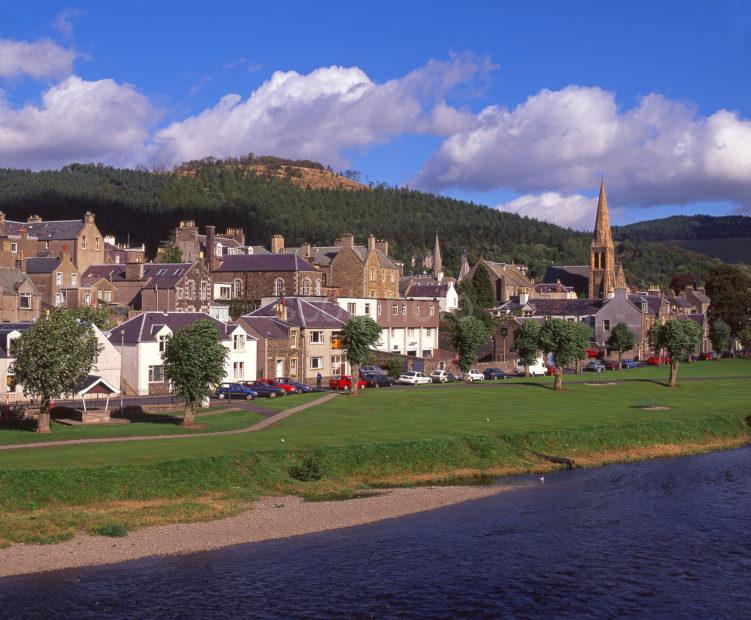 Peebles Sits On The North Bank Of The River Tweed It S An Attractive Town In The Scottish Borders