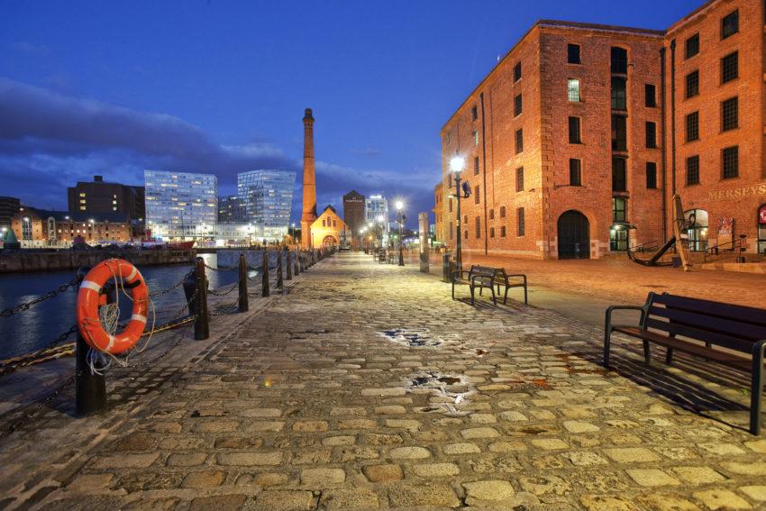 0I5D3458 DUSK IN ALBERT DOCK TOWARDS THE PUMP HOUSE LIVERPOOL