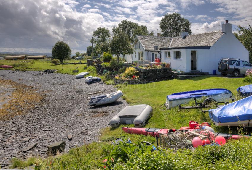 DSC 9863 COTTAGE AROUND THE HARBOUR SHORE TOBERONOCHY LUING