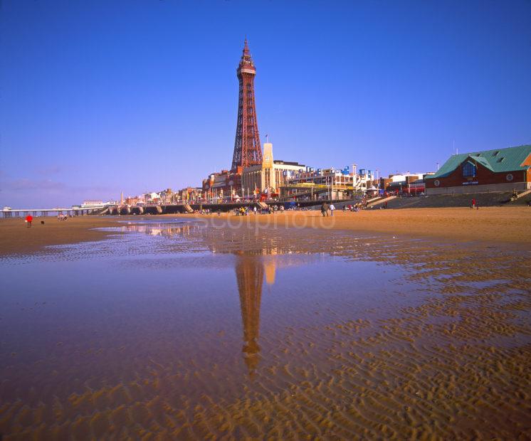 Blackpool Tower Reflections From The Beach Early Morning Blackpool Seaside Resort Lancashire England