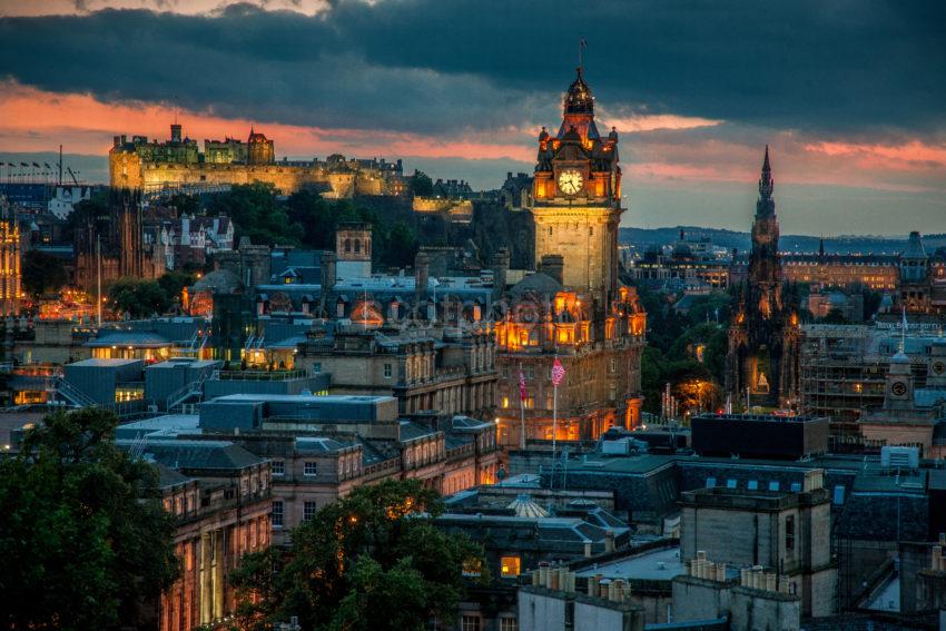 EDINBURGH AT NIGHT