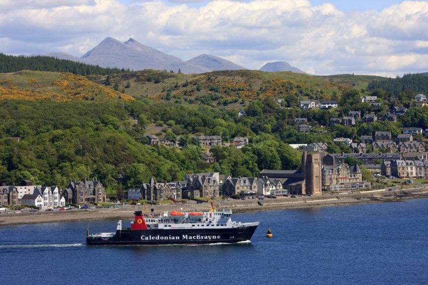 LOTTI ARRIVES IN OBAN FROM KERRERA