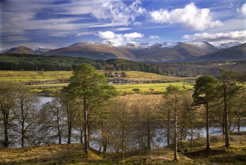 WY3Q1645 Ben Nevis Range From Gairlochy