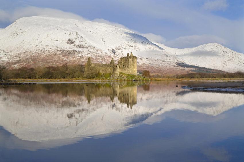 Y3Q9573 Winter Kilchurn Castle Loch Awe