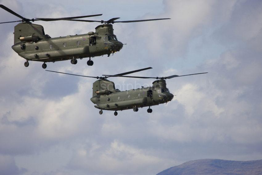 0I5D8090 Chinooks Prepare To Land At Oban Airport