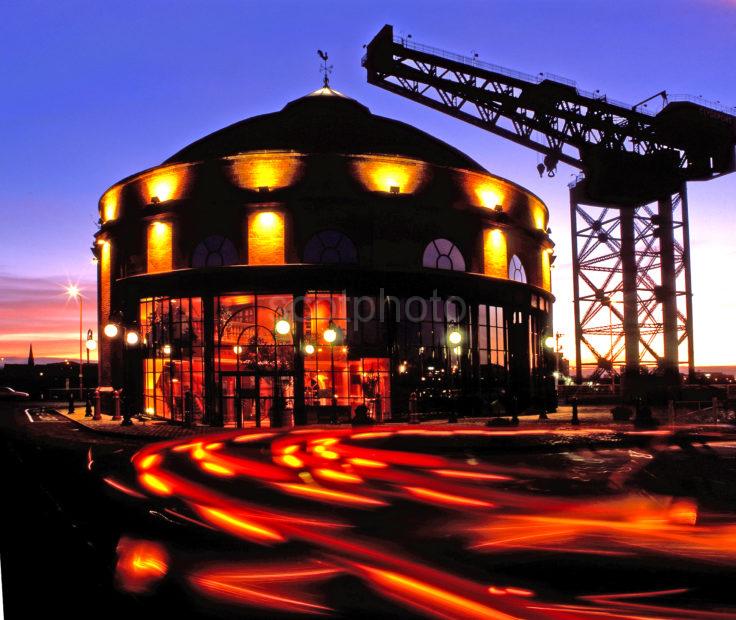 Totunda Restaurant And Giant Crane Glasgow