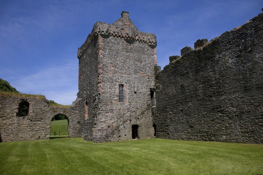 0I5D9846 Inside The Curtain Walls Of Skipness Castle East Kintyre