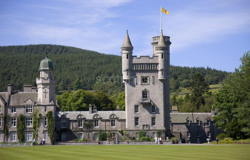 0I5D0079 F Balmoral Castle From Front Lawn Royal Deeside Baronial Style