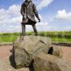 WY3Q9862 David Stirling Statue Nr Doune 47MG