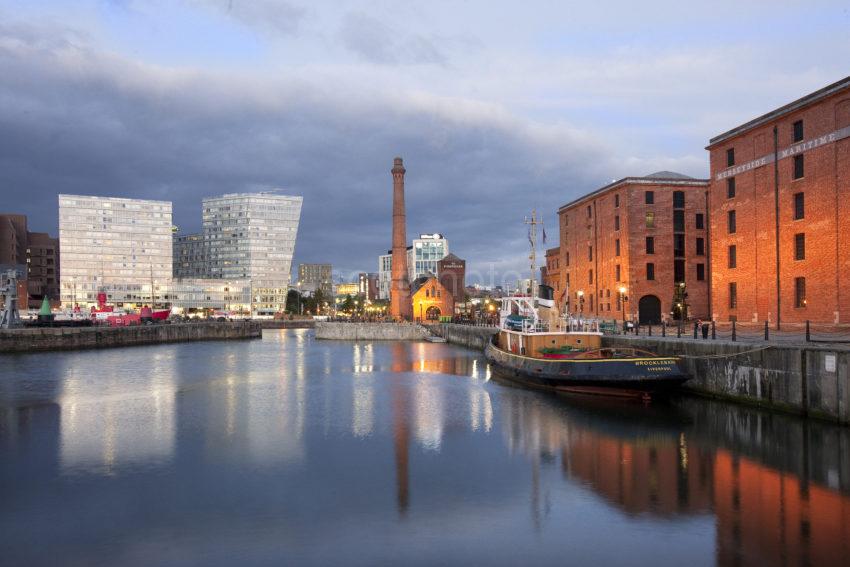 0I5D3419 ALBERT DOCK TUG AND PUMPHOUSE