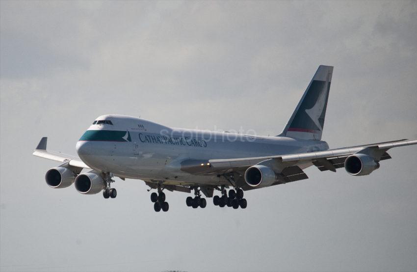 CATHAY PACIFIC BOEING 747 400 LANDING