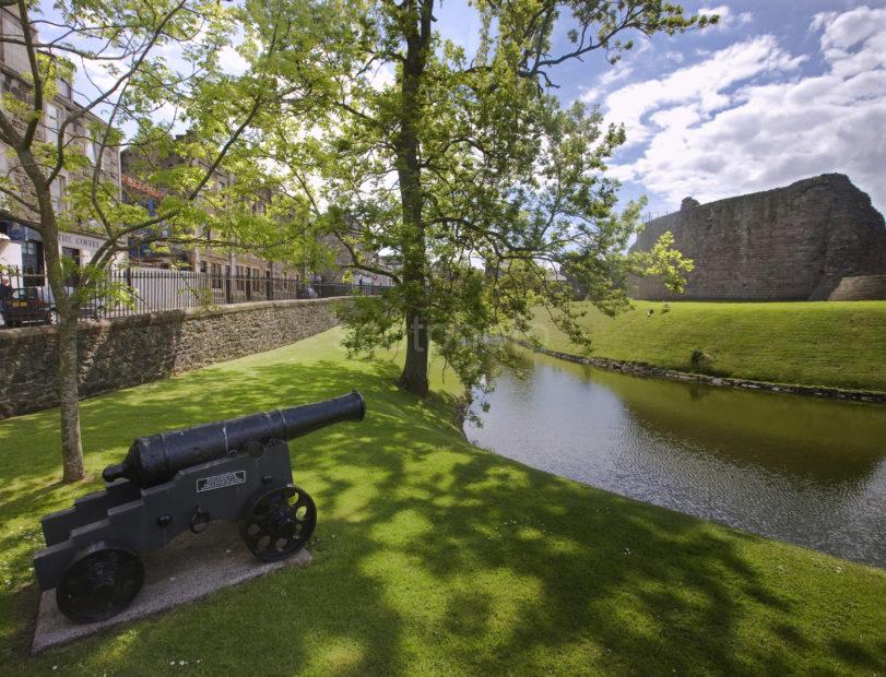 0I5D9829 Rothesay Castle From Canon And Moat Bute