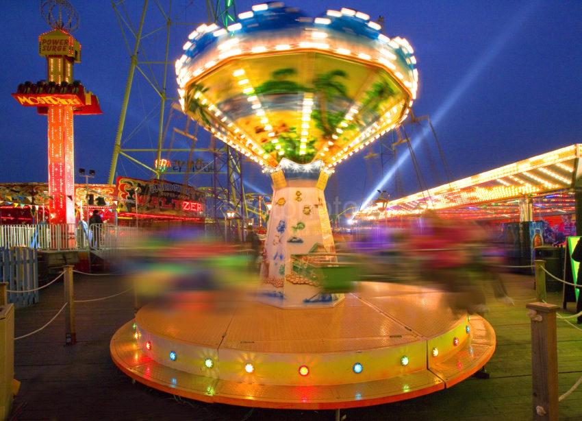 WY3Q0609 Fun At The Fair South Pier