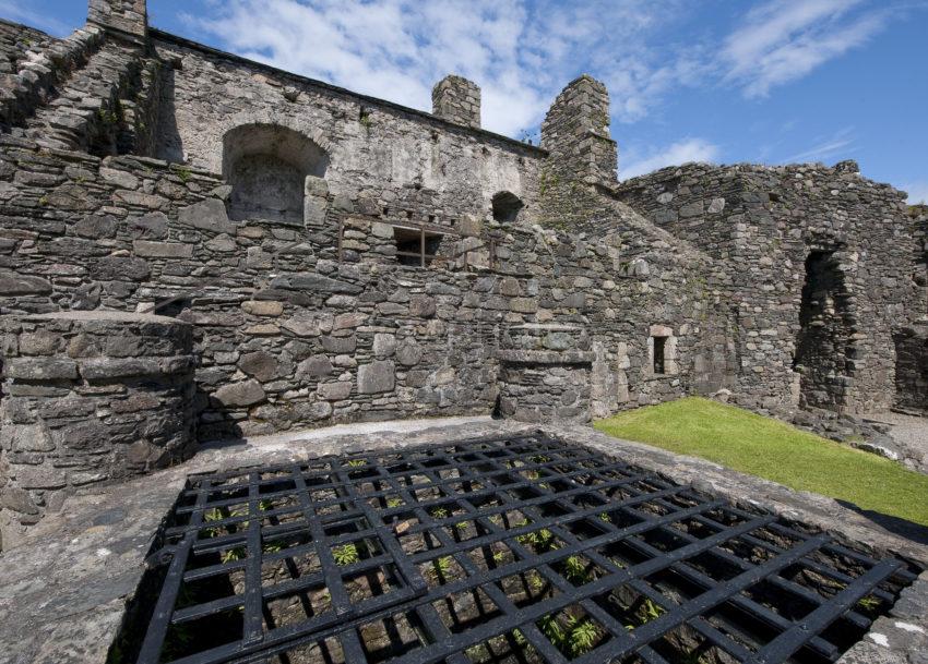 DSC 8663 THE WELL DUNSTAFFNAGE CASTLE