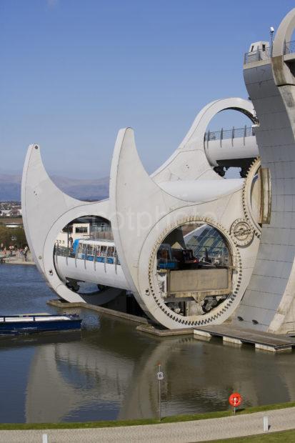 WY3Q3486 Close In View Of The Wheel In Motion Falkirk Wheel