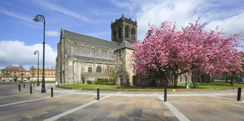 WY3Q4071 Early Spring Paisley Abbey PAN