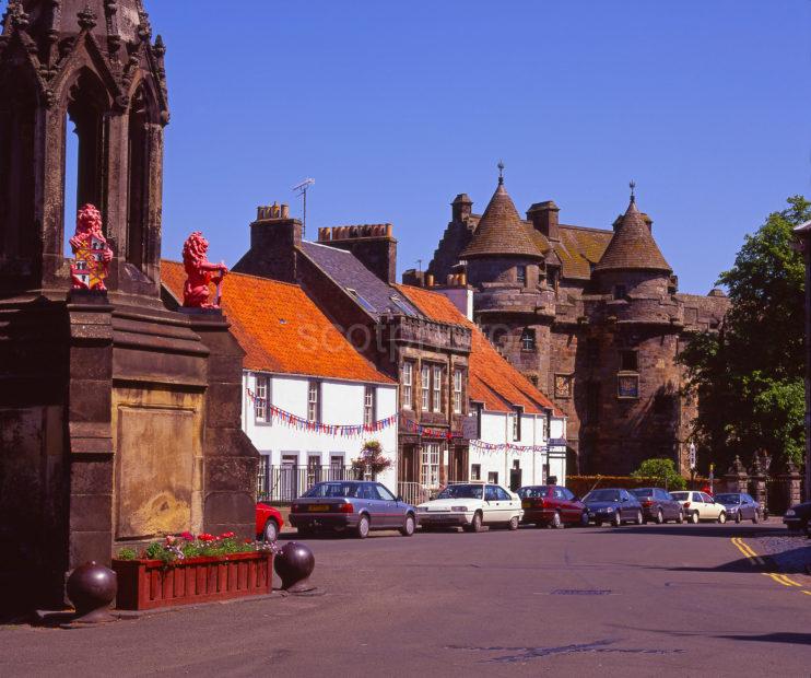 The Royal Burgh Of Falkland Lies Between Markinch And Strathmiglo At The Foot Of The East Lomond Hills Fife East Scotland