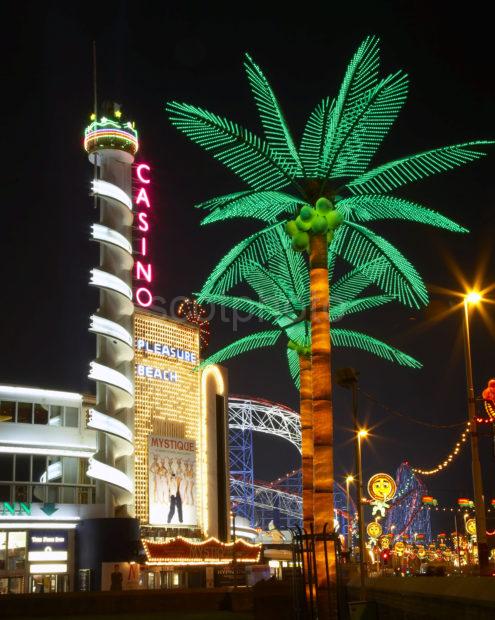 WY3Q5544 Casino Blackpool At Night