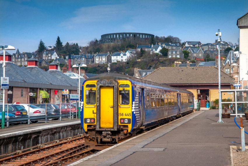 DSC 4124 SPRINTER IN OBAN STATION LARGE