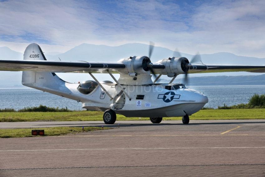 THE CATALINA ARRIVES AT OBAN AIRPORT ON FRIDAY 22ND AUG