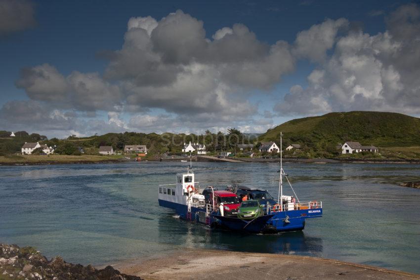 DSC 0042 THE LUING FERRY ARRIVES ON THE ISLAND