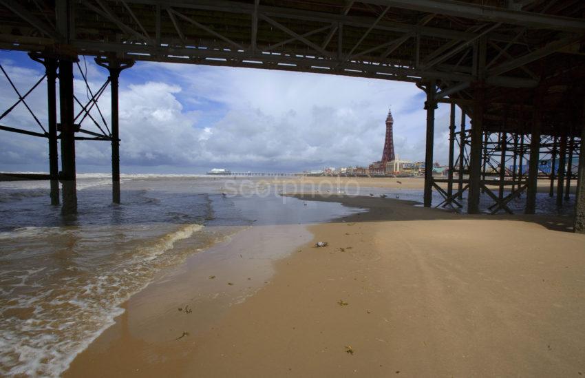 WY3Q4679 Tower From Under Pier