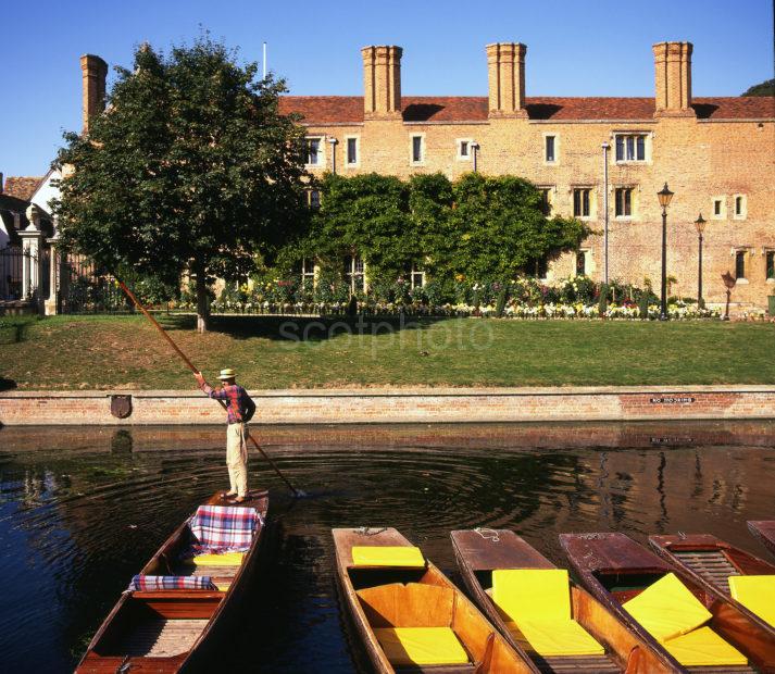 Punts On River Cam1