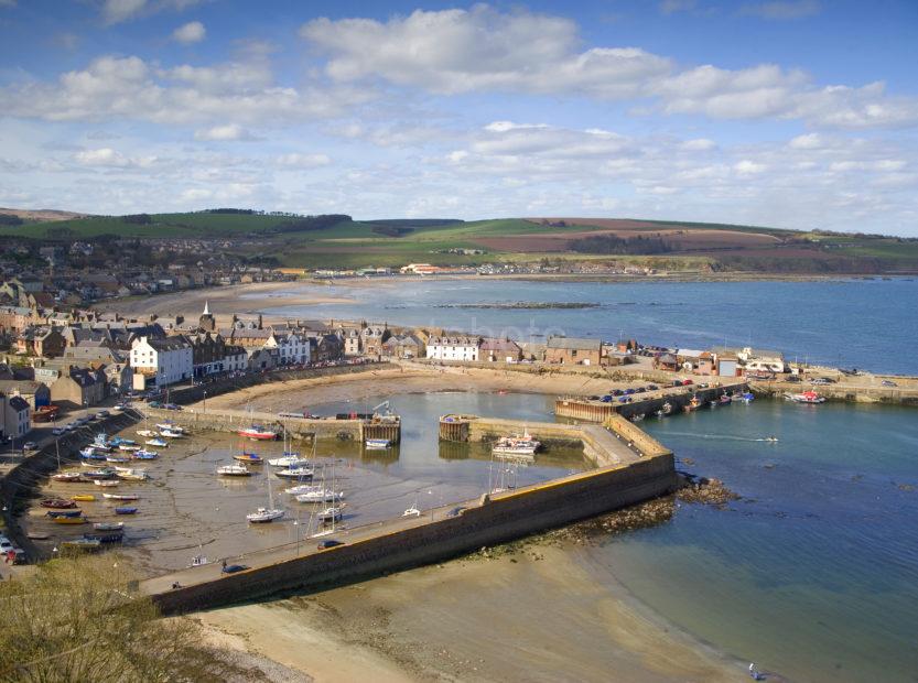WY3Q9800 View Of Stonehaven In Spring