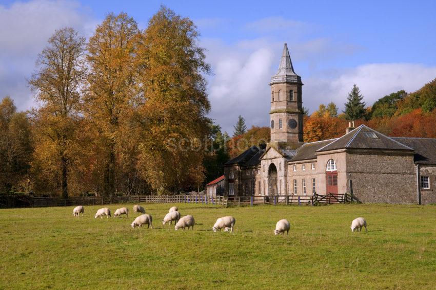 The Old Stables At The Moray Estate In Buchany Near Doune