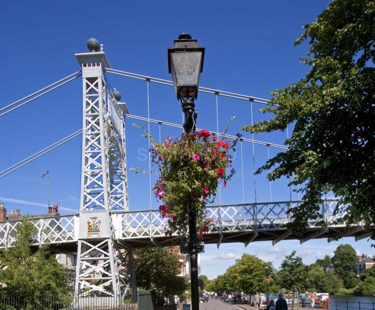 WY3Q3447 Queens Park Bridge