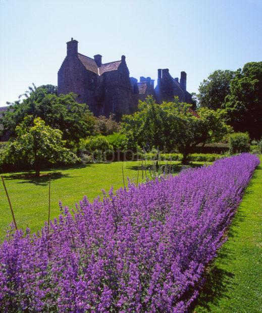 National Trust Property Kellie Castle Near Pittenweem Is A Good Example Of A Jacobean Tower House With A Lovely Garden Kellie Castle Pittenweem Fife