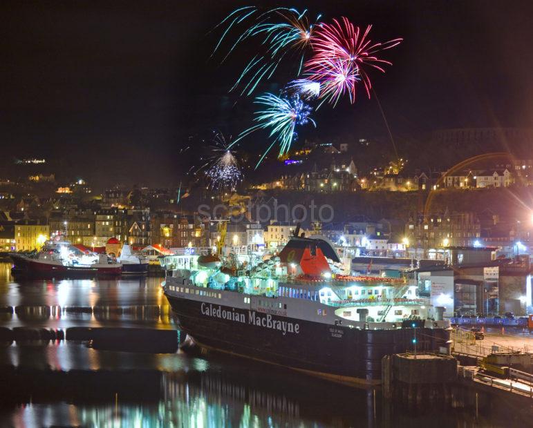 0I5D5732 New Year Fireworks In Oban Harbour Argyll