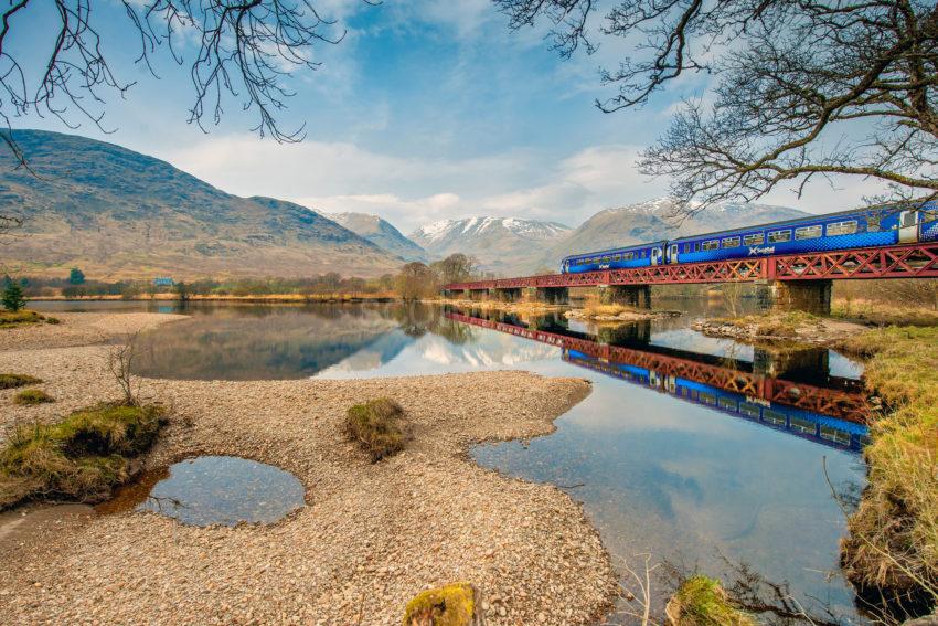 DSC 4107 LATEST SPRINTER CROSSING LOCH AWE GLASGOW OBAN TRAIN