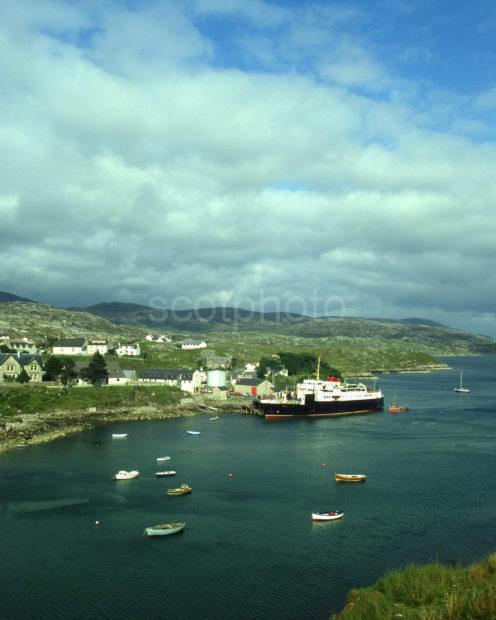 MV Hebrides Older Vessel Of Yesteryears At Tarbet Harris