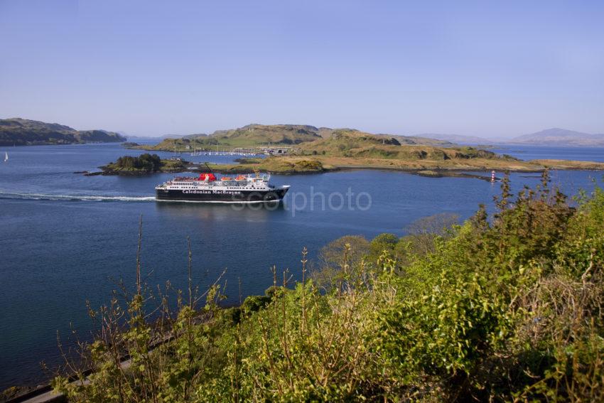 MV Isle Of Mull Passes Dunollie Castle