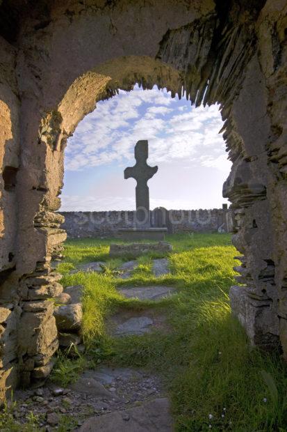 I5D0647 Kilnave Chapel And Cross Through Doorway