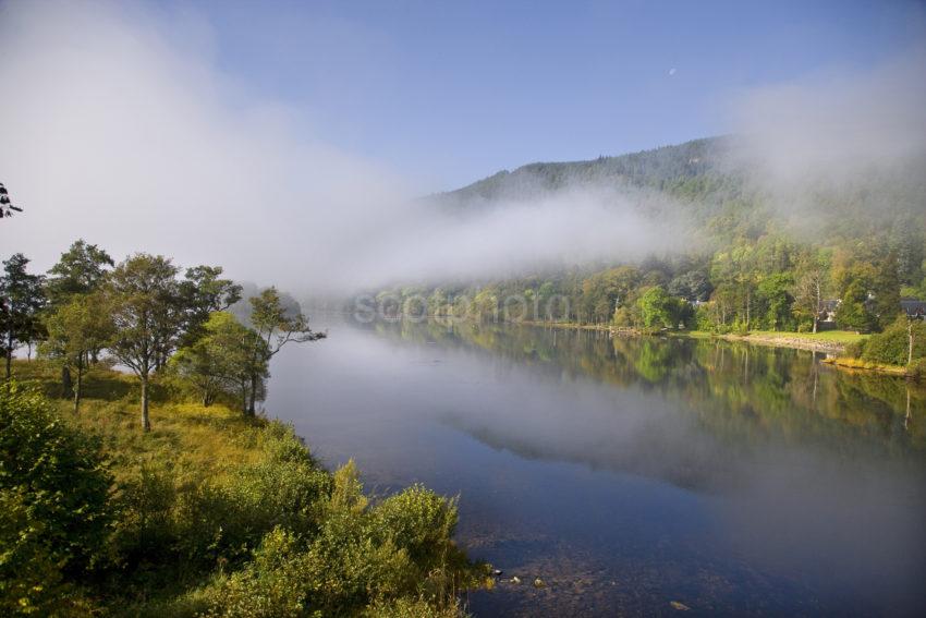 Y3Q0121 Autumn Mists Loch Tay From Kenmore