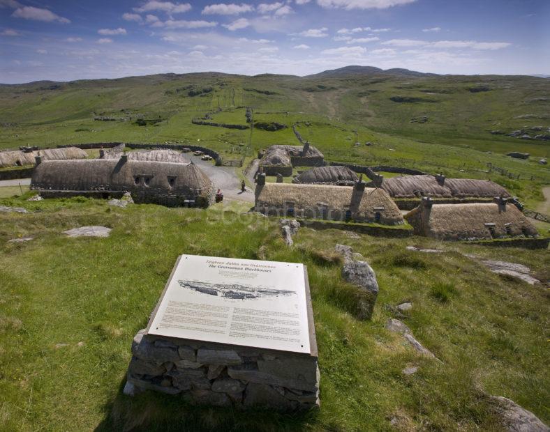 I5D5309 Thatched Croft Village At Gearrannan Isle Of Lewis